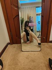 小巧玲珑白裙人妻