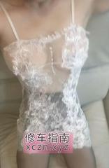 制服俏皮美少女