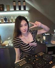 04后风韵网红脸小野猫