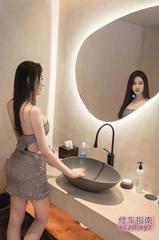 高颜值学生装小胖妹