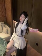 反差美少妇毒龙