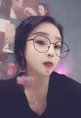 丝袜舌吻小学妹