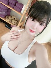 眼镜混血脸妹妹