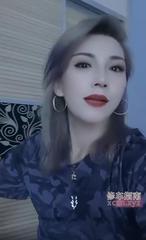 性感大胸大屁股小姑娘